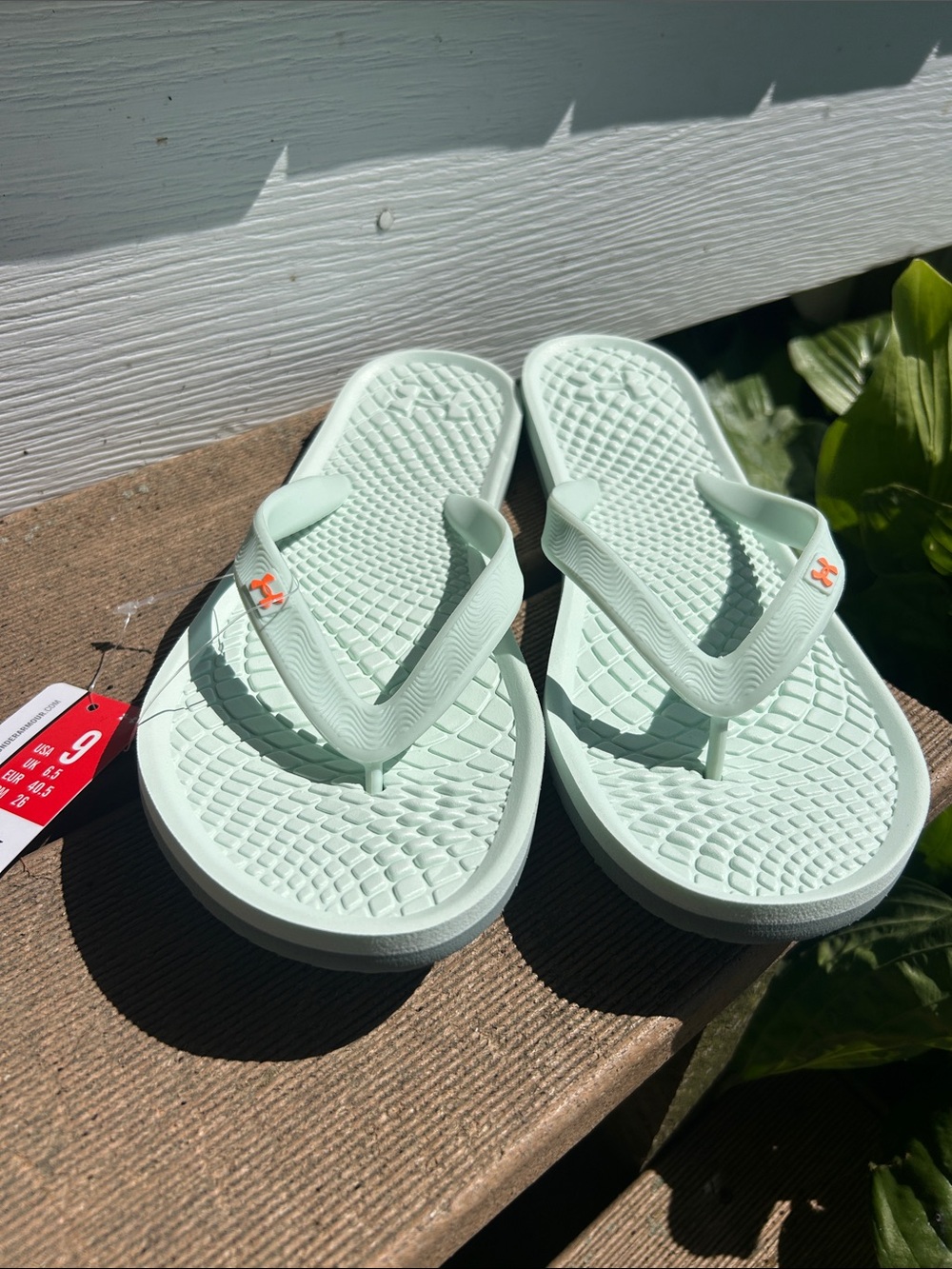 Under Armour Women W Atlantic Dune T Sandals 
Mint Green
Women’s Size 9